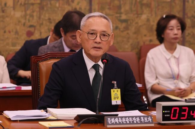 유인촌 문화체육관광부 장관 후보자는 &quot;생계 보조형의 관행적 지원이 아니라 잘할 수 있는 곳에 확실하게 지원하는 한편 창작공간 지원, 공연장 대여 등 예술인들이 마음껏 예술 활동을 할 수 있는 문화예술 창작환경을 조성하겠다&quot;고 말했다.