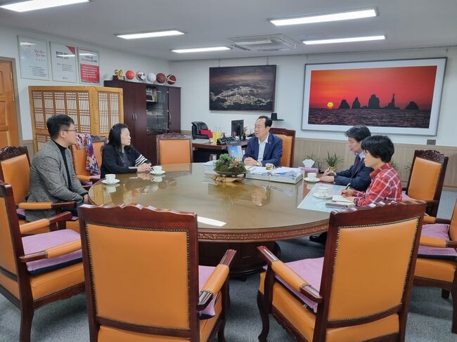 통영 수산물 홍콩 상륙(홍콩 저명 수산물업체 선와재패니즈 대표 통영 방문), 간담회(시장실) 