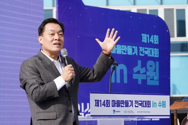 이재준 수원특례시장이 축사를 하고 있다. 