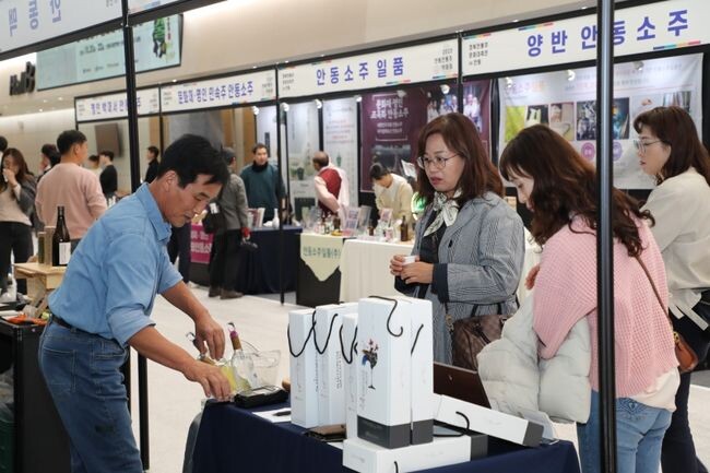 국내외 관광객이 경북 전통주의 매력에 푹 빠졌다.&nbsp;