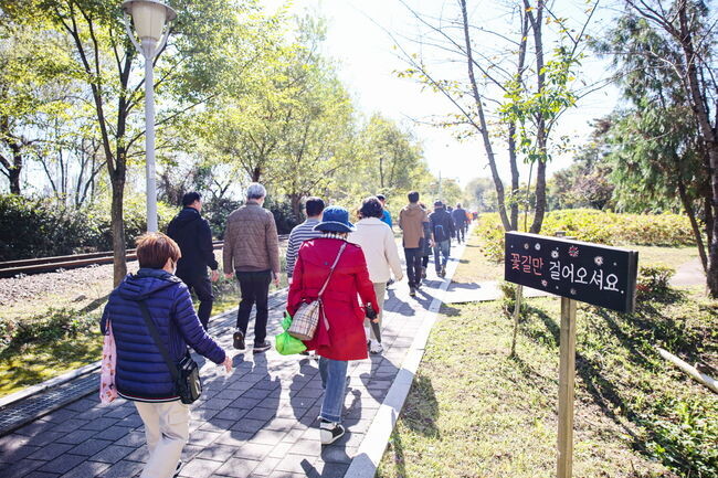 지난 21일 왕송호수공원에서 탄소중립 실천을 위한 두발로 Day 행사가 시민 1,000여명이 참석한 가운데 진행됐다.