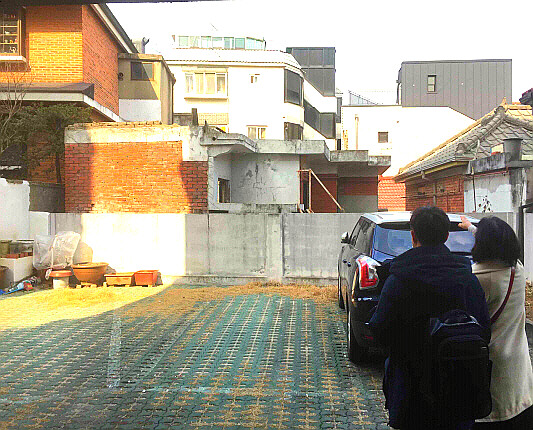 양천구 빈집 실태조사 중인 조사원들의 모습