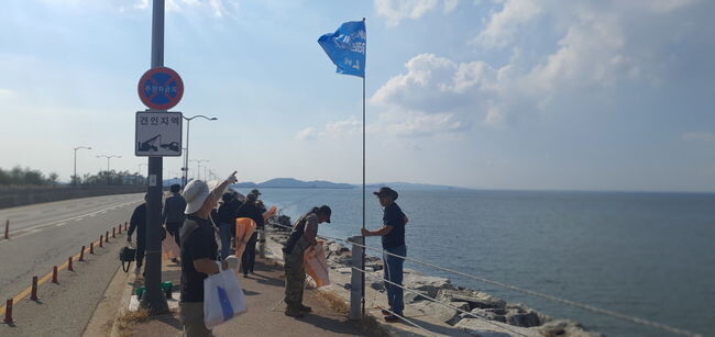 안산시, 시민단체와 함께 시화방조제 연안정화 활동 펼쳐