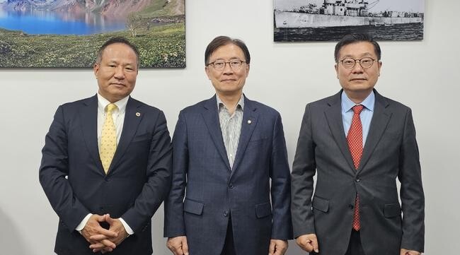 서울특별시의사회 박명하 회장·황규석 부회장이 24일 국민의힘 최재형 의원을 방문했다. 