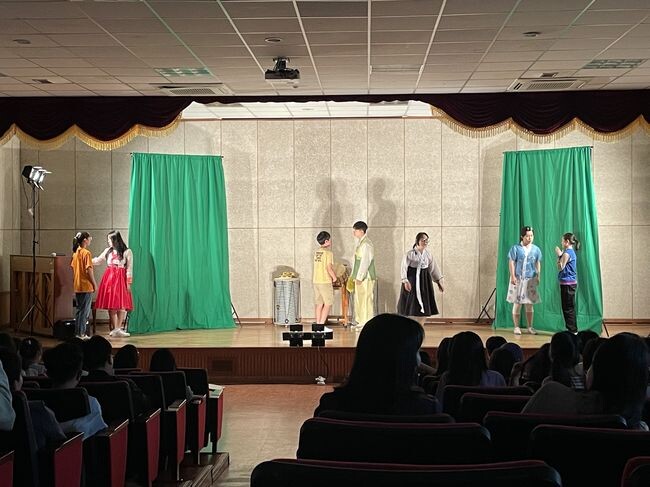 강북구가 지난 9월 삼각산초등학교에서 '학교로 찾아가는 교육연극 프로그램'의 ‘상실한 마음’ 연극공연을 열었다. 