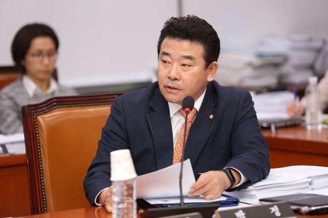 국회 환경노동위원장 박정 의원(더불어민주당, 경기 파주시을)