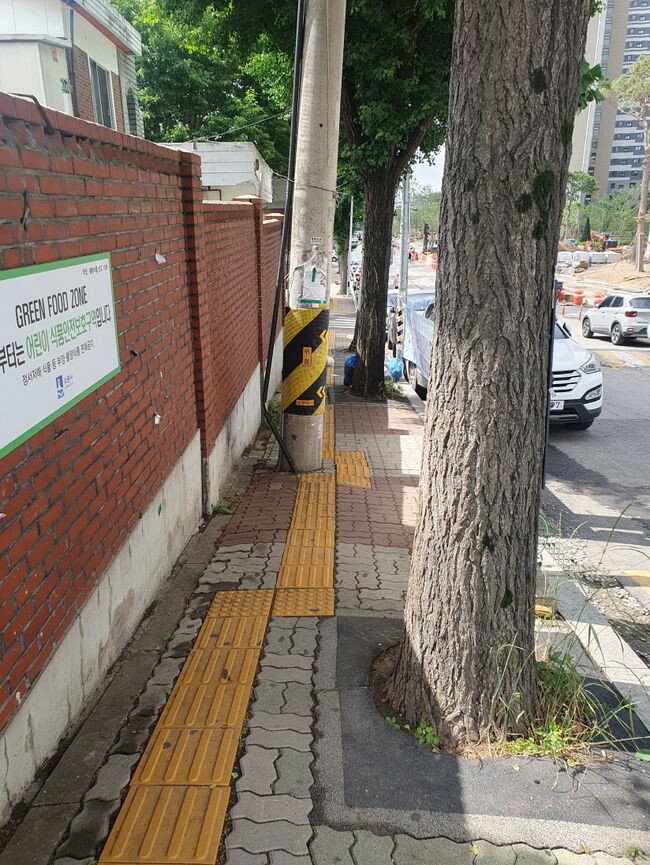 수원공고 정문 주변 통학로 시공 전.