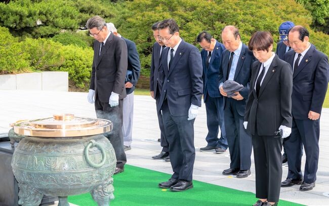 서울 현충원 추모 행사 참배 모습 