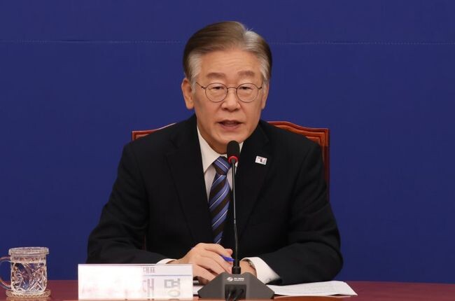 이재명 더불어민주당 대표가 2일 서울 여의도 국회에서 열린 민생경제 기자회견에서 발언하고 있다. &nbsp;