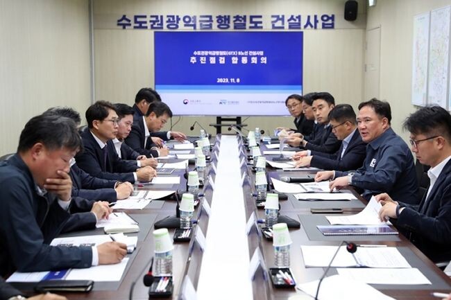 백원국 국토교통부 제2차관은 8일 오후 서울역 인근 GTX-B노선 재정 구간(용산~상봉) 합동 설계사무소를 방문하여 GTX-B 사업추진 현황을 점검하고 있다.&nbsp;