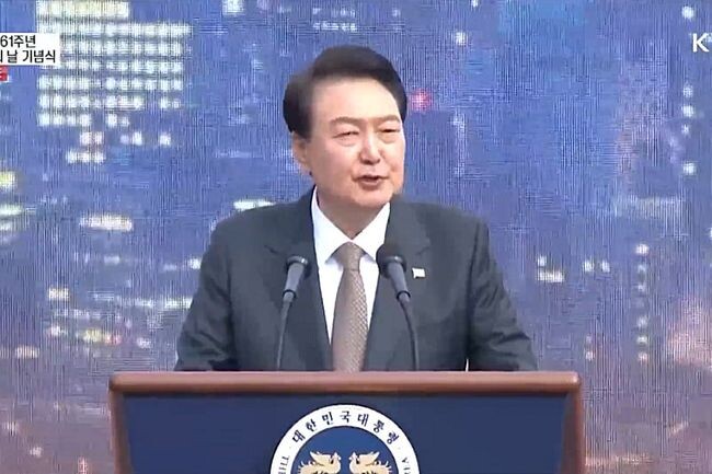 윤석열 대통령은 &quot;용기있는 소방관을 가진 나라가 안전한 나라이고 소방관이 국민의 사랑을 받는 나라가 건강한 나라&quot;라며 소방관의 역할을 강조했다.