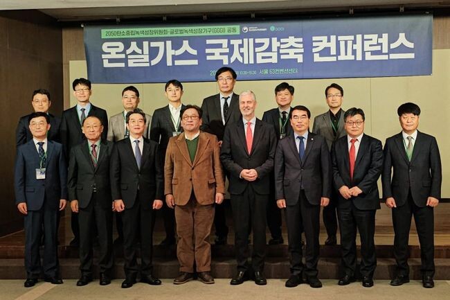 더불어민주당 양기대 의원이 10일 서울 여의도 63컨벤션에서 열린 '온실가스 국제감축 컨퍼런스'에서 정부에 국제감축 역량강화를 위한 예산지원과 제도개선을 촉구했다.