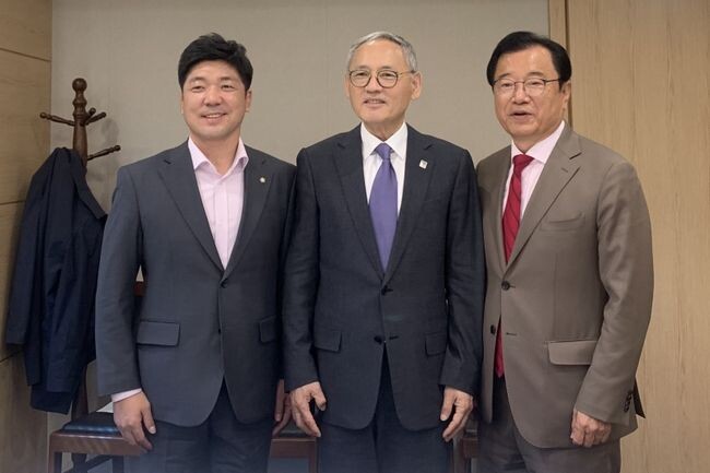 사진 왼쪽부터 이용 국회의원, 유인촌 문화체육관광부 장관, 이현재 하남시장