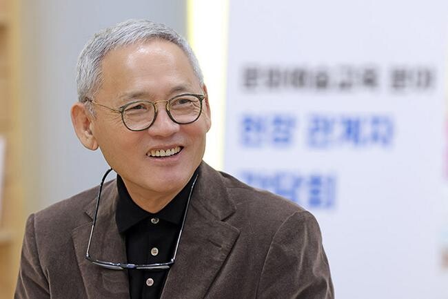 유인촌 문체부 장관이 지난 11월 1일, 에스팩토리에서 열리는 ‘2023 대한민국 문화예술교육 축제’ 개막행사에 참석해 문화예술교육 관계자들에게 격려의 말을 전했다. 