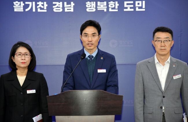 경상남도는 13일 오후 브리핑을 열고 교육부 글로컬대학 본지정에 도내 대학인 ‘경상국립대학교(경상국립대)’가 최종 선정됐다고 밝혔다.