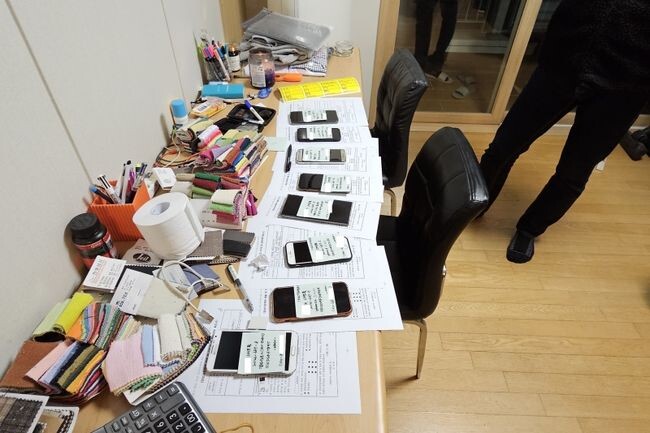 서울시 민생사법경찰단은 대부업법 위반 혐의로 무등록 대부업자 1명을 구속하고, 공범 4명을 같은 혐의로 불구속 입건해 검찰에 송치했다. 사진은 피의자 사용 차명폰 (서울시 제공)