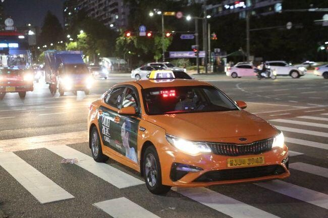 서울시는 11월 말부터 12월 연말까지 시민들의 심야 이동을 신속하게 지원하기 위해 심야 택시, 버스 운영 확대를 중심으로 하는 ‘승차난 종합대책’을 추진한다고 밝혔다.