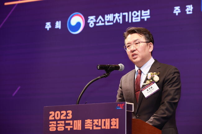 오기웅 중소벤처기업부 차관이 30일 서울 서초구 엘타워에서 열린 '2023 공공구매 촉진대회'에서 축사를 하고 있다.&nbsp;