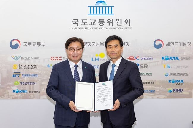 경기도가 1기 신도시 등 노후계획도시의 원활한 재정비를 위해 &lsquo;노후계획도시 특별법&rsquo;의 연내 제정을 국회에 요청한 가운데 특별법이 30일 국회 국토교통위원회 전체 회의를 통과함에 따라 연내 국회 본회의 통과 가능성이 커졌다.&nbsp;