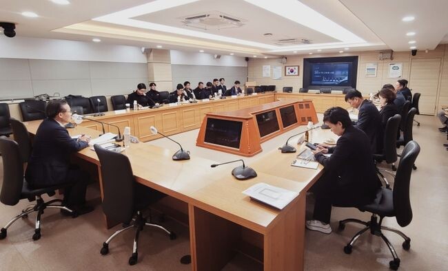 과천시는 4일, 국토교통부 공모사업으로 추진하는 ‘지능형교통체계(ITS) 고도화 사업’을 내년 5월 완공을 목표로 본격화한다고 밝혔다. 