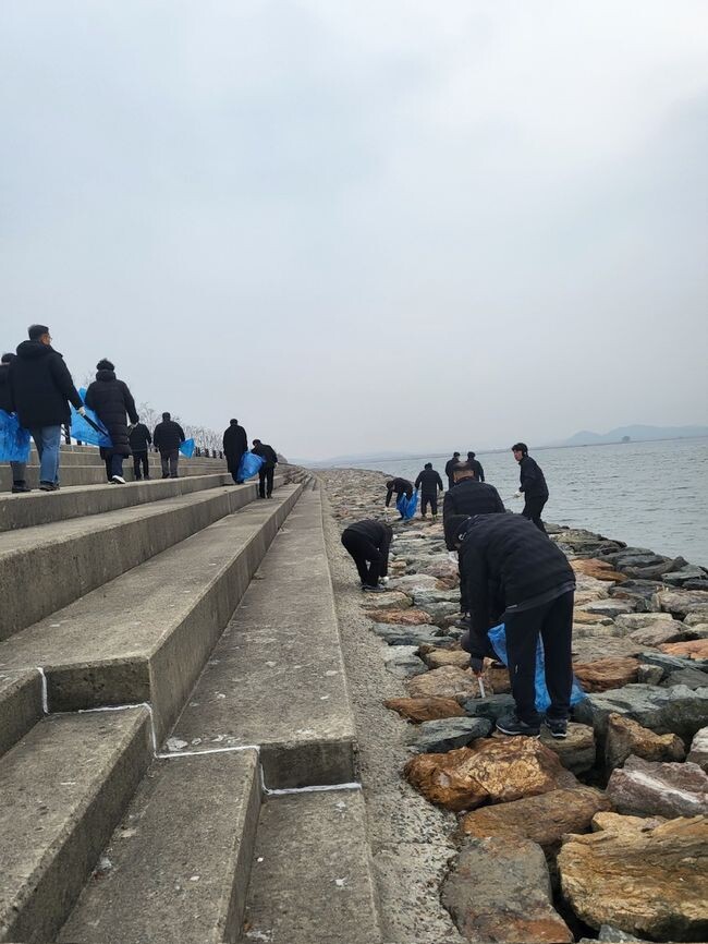 안산시, 시화호 수변 환경정화 활동 펼쳐...생태계 보전