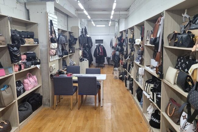 명동 위조상품 판매 적발 현장 (서울시 제공)