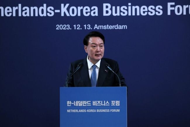 윤석열 대통령의 국정 수행 지지율이 지난주보다 하락해 31%를 기록했다는 여론조사 결과가 나왔다.