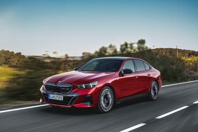 주행 중인 <span data-lang="en" data-type="ore">BMW