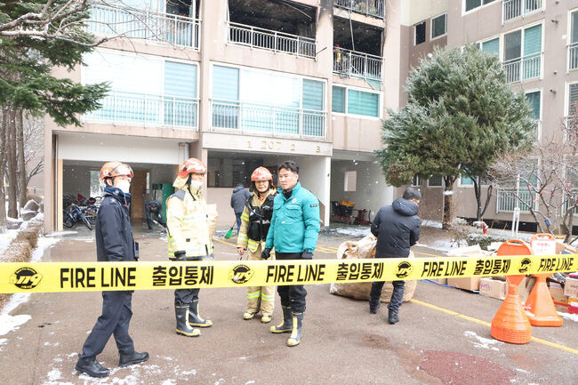 화재 현장 대응에 나선 오언석 도봉구청장과 도봉소방서 관계자들(사진=도봉구청 제공)