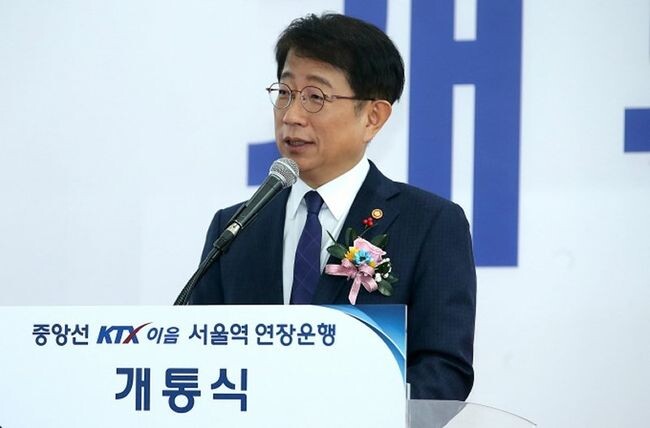 박상우 국토교통부 장관은 29일 오전 10시 서울역에서 중앙선 KTX-이음 서울역 연장 개통행사에 참석하고, 연말연시 운송대책을 점검했다. 
