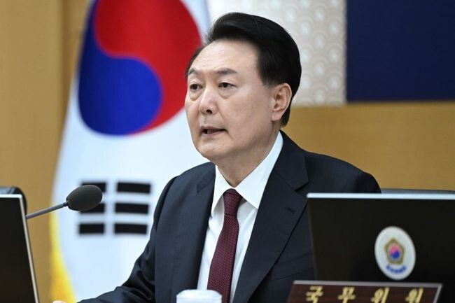 법무부가 윤석열 대통령이 검찰총장 시절 받은 정직 2개월 징계가 위법하다고 판단한 항소심 판결에 대해 상고하지 않기로 했다.