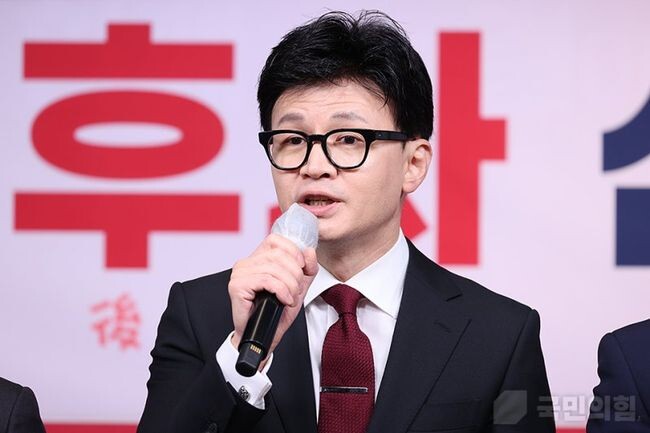 한동훈 국민의힘 비상대책위원장이 1일 오전 서울 여의도 국민의힘 중앙당사에서 열린 2024년 신년인사회에서 인사말을 하고 있다. &nbsp;
