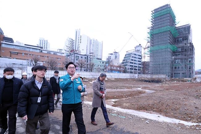 박일하 동작구청장이 지난 2일 노량진재정비촉진구역 현장 방문을 시작으로 새해 첫 공식 일정을 이어나갔다.