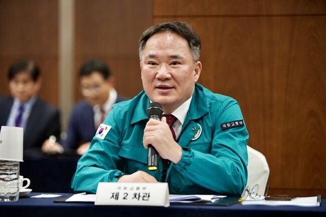 백원국 국토교통부 제2차관은 5일 오후 2시 김포공항 인근에서 11개 국적항공사 최고경영자(CEO)들과 함께 신년 간담회를 개최했다.