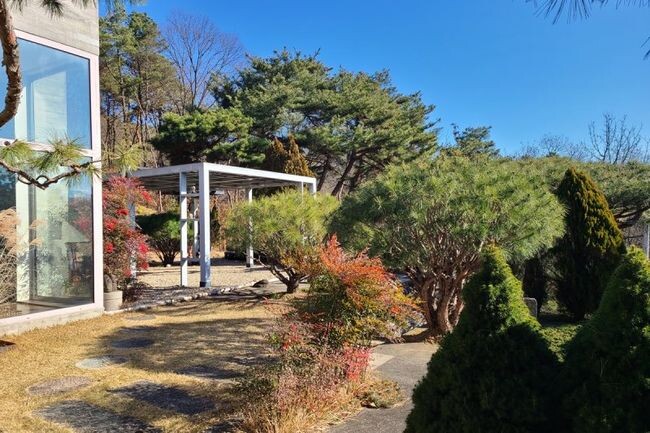 제5호 민간정원으로 등록된 양평군 강상면에 위치한 &lsquo;스튜디오 정원&rsquo;