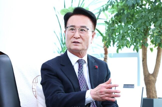 박동식 사천시장은 8일 우주항공청 특별법의 과학기술정보방송통신위원회 통과에 대한 환영의 메시지를 담은 성명서를 발표했다.