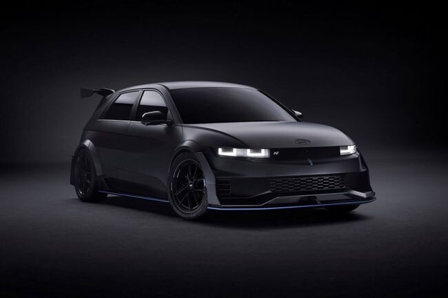 현대자동차는 지난 12일 2024 도쿄 오토살롱(TOKYO AUTO SALON 2024)에서 &lsquo;N 퍼포먼스 파츠&rsquo;를 장착한 아이오닉 5 N 퍼포먼스 콘셉트 모델 &lsquo;NPX1&rsquo;을 최초로 공개했다고 밝혔다.