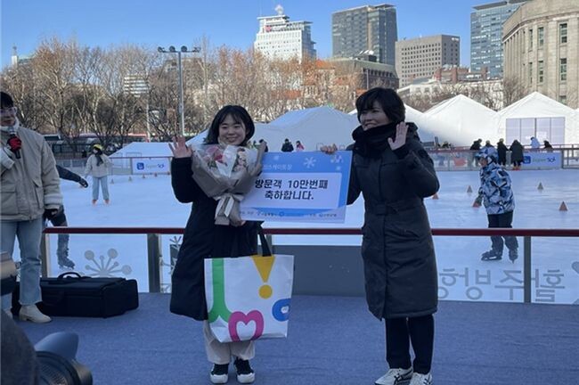 10만 명 돌파 기념행사 사진 