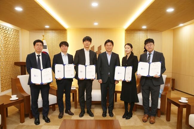 부천시는 시민에게 폭넓은 법률상담 기회를 제공하기 위해 지난 19일 마을변호사를 신규 위촉했다.