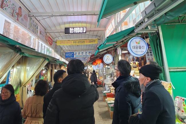 인천광역시는 설 명절 대비 전통시장의 화재 예방을 위해 1월 31일 까지 관내 55개 모든 전통시장(등록 및 무등록)을 대상으로 화재안전 전수 점검을 실시한다고 밝혔다.