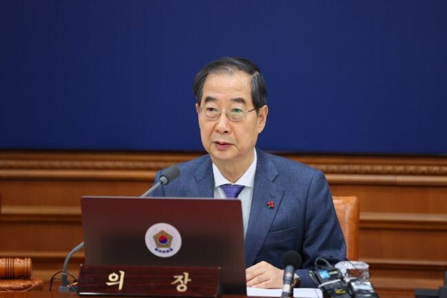 한덕수 국무총리가 30일 오전 서울 종로구 정부서울청사에서 열린 국무회의에 참석해 발언하고 있다.