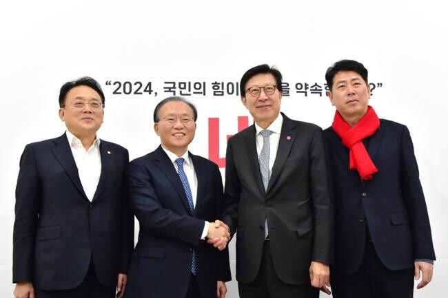 이틀간 서울에서 여&middot;야 핵심 인사, 관계부처 장관 등 만나