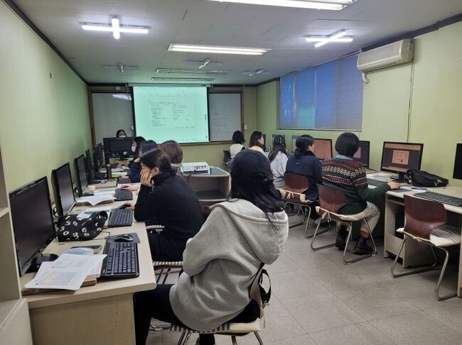 지난달 22일 진행된 오토캐드교육 진행 모습.