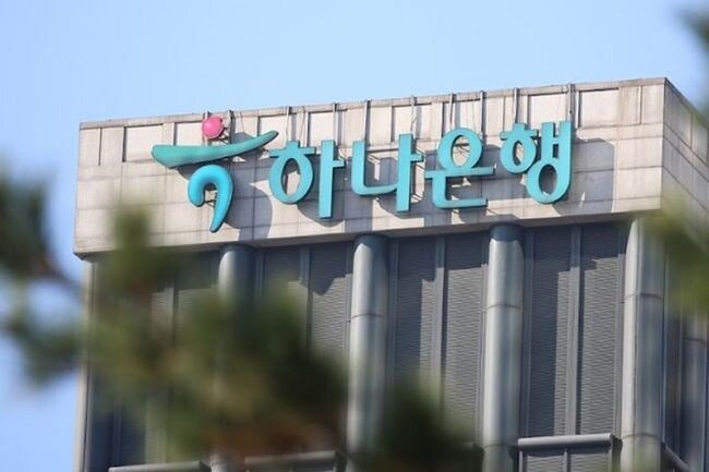하나은행은 남대문시장에 소상공인을 위한 특화 점포를 신설하고 전통시장 소상공인들에게 맞춤형 컨설팅과 금융 서비스를 제공한다고 밝혔다.