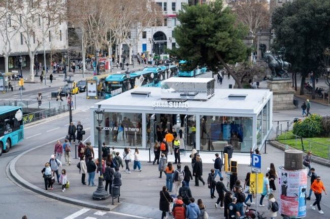 현지시간 19일, 스페인 바르셀로나 카탈루냐 광장(Plaza de Catalunya)에서 운영 중인 '갤럭시 익스피리언스 스페이스' 전경