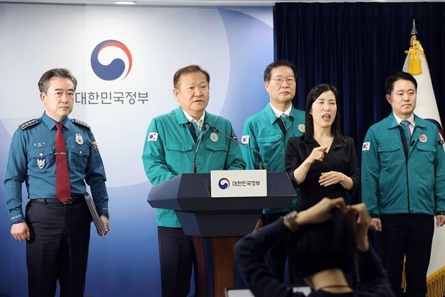이상민 행정안전부 장관이 21일 오후 서울시 세종대로 정부서울청사에서 열린 의대 입학정원 확대에 반발한 의료계 집단행동 관련 관계부처 공동브리핑에서 발언하고 있다.&nbsp;