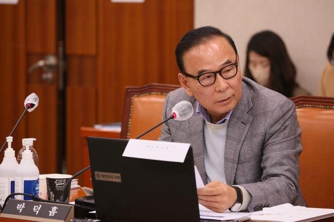 오는 4월 총선 국민의힘 충북 동남4군(보은&middot;옥천&middot;영동&middot;괴산) 후보로 결정된 박덕흠 의원.&nbsp;