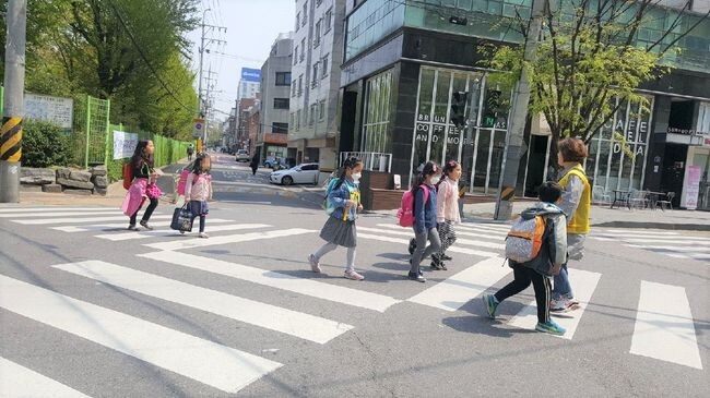 어린이 등하교 교통안전지도사 운영 모습