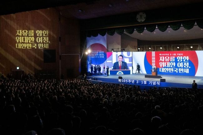행정안전부는 &lsquo;자유를 향한 위대한 여정, 대한민국 만세&rsquo;를 주제로 &lsquo;제105주년 3‧1절 기념식&rsquo;을 3월 1일 오전 10시에 서울시 중구 유관순기념관에서 개최했다.&nbsp;