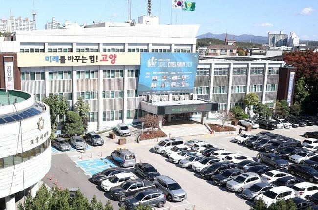 고양특례시(시장 이동환)는 시민들의 길 찾기 불편을 해소하기 위해 도로명판이 부족한 광역도로 및 교차로 등에 보행자용·차량용 도로명판을 확충하기로 했다고 5일 밝혔다.